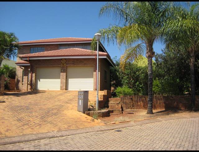 3 BEDROOM HOUSE SOLD IN MAGALIESKRUIN